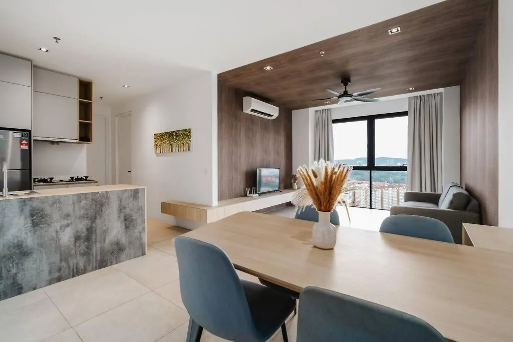 Lumi Tropicana Netflix Cityview Balcony Muji 6Pax Petaling Jaya