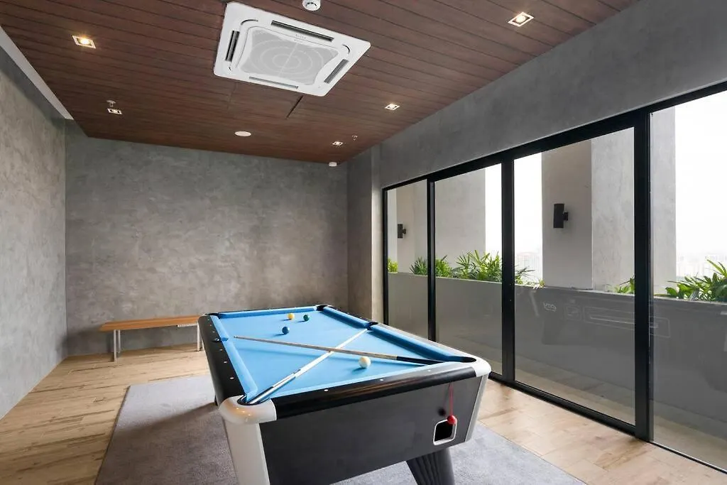 Lumi Tropicana Netflix Cityview Balcony Muji 6Pax Petaling Jaya Malezja