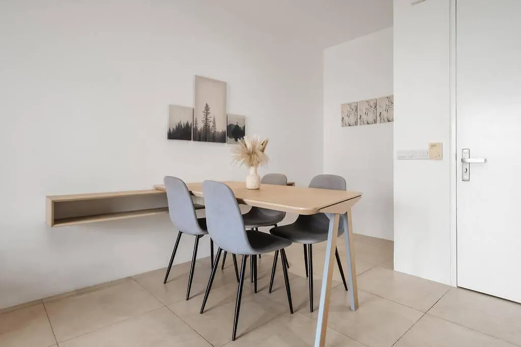 Lumi Tropicana Netflix Cityview Balcony Muji 6Pax Petaling Jaya Malezja