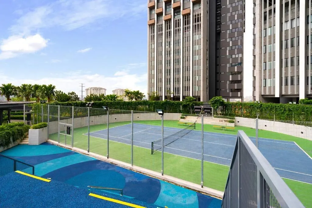 Lumi Tropicana Netflix Cityview Balcony Muji 6Pax Petaling Jaya 0*,  Malezja